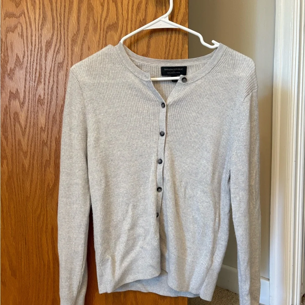 Banana Republic Light Gray Women's Cardigan - Picture 1 of 1
